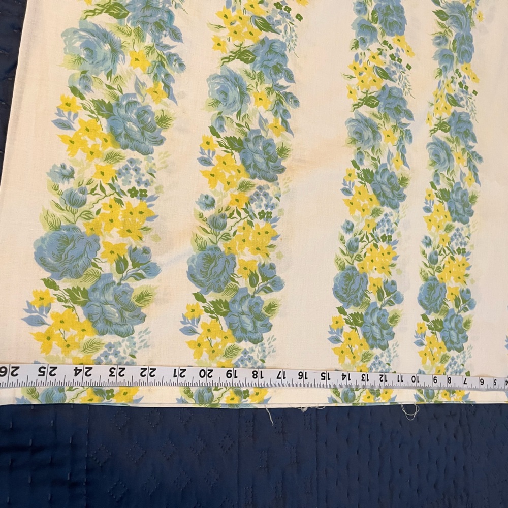 Vintage material purple and yellow print material 
Cotton blend.